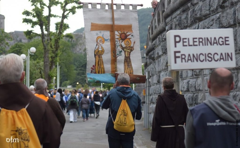 pelerinage franciscain lourdes procession 2022